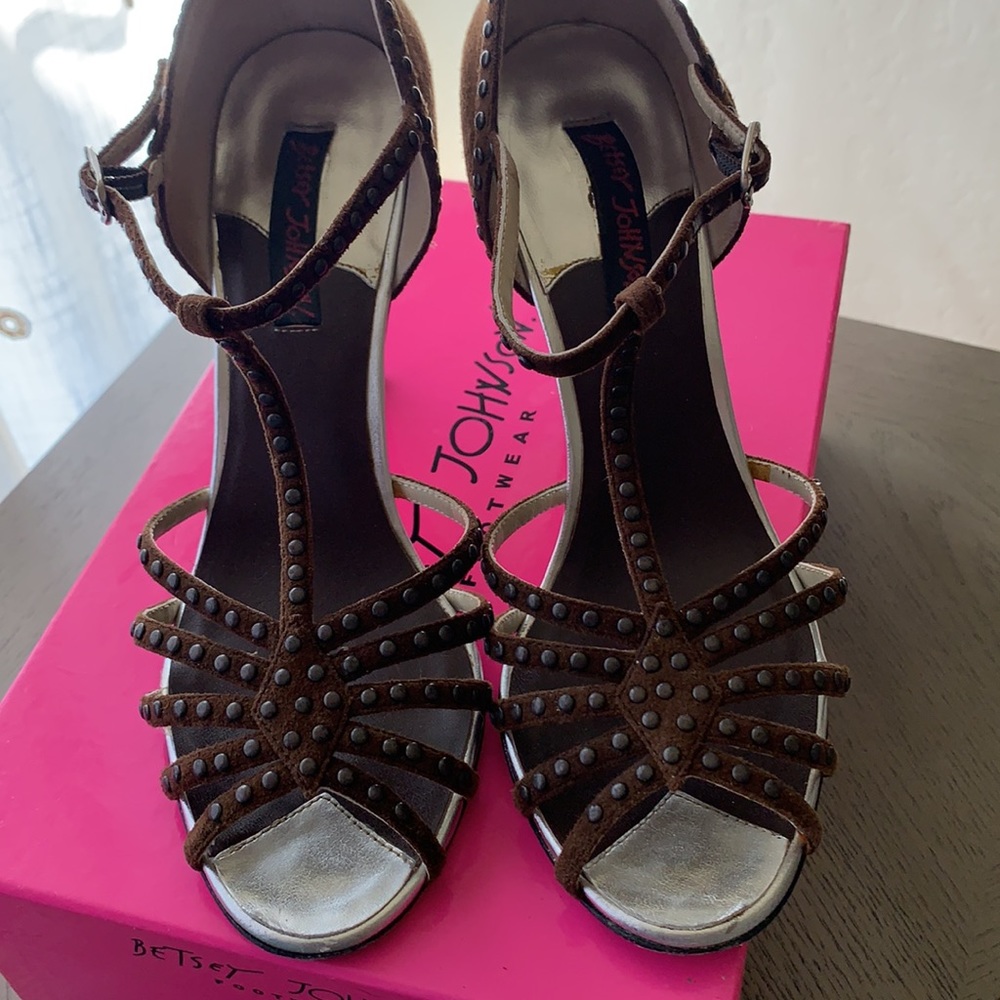 Betsey Johnson brown sandals